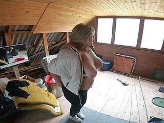 Amateur video of a curvy mom undressing during a family holiday