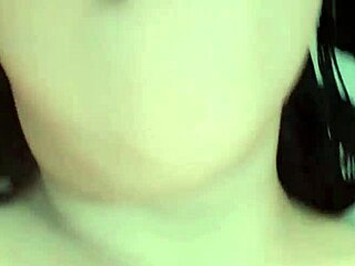 la madrastra colegiada olvidó su celular y encontré un video real de ella masturbándose. creo que es lesbiana porque se lo envió a su amiga, todo casero y amateur.