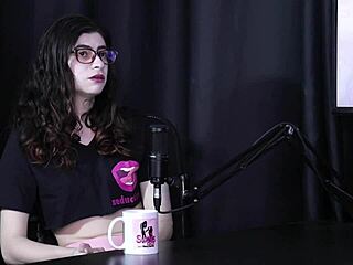 Começou Focando No Dinheiro E Além De Ter Suas Preferências Não Liga Para O Que A Pessoa Tem Nas Pernas E Quando Transa Com A Ex - Yumi Trap Transsexual Sheer Red