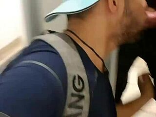 Mamador de Boca nas PICAS no Banheiro do Metrô