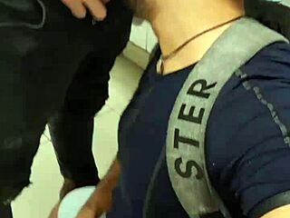 Mamador de Boca nas PICAS no Banheiro do Metrô