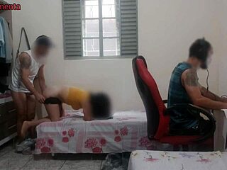 Amigo Fode Namorada Do Corno Nerd Enquanto Ele Esta No Gamer