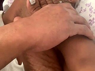 舔老婆脚趾她脚交撸我足控