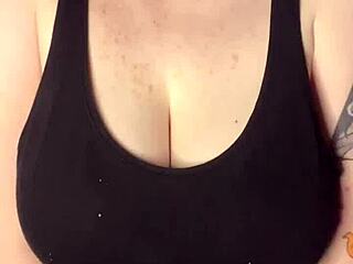 澳洲18+模特大奶猛拍桌子