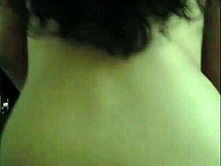 mi compa�era de uni hermosa rulosa y timida se entera que subo videos y me pide que la grabe