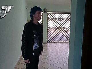 Cuckold Hands Over Girlfriend at Mansão Himeros Backstage!