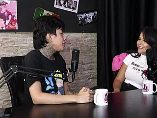 toca mais siririca, punheta, gosta da putaria ninfomaníaca e não é de fazer muito sexo anal