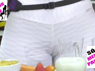 Kelly Key's Big Pussy Camel Toe Explodes in Leggings - Insane Gangbang!