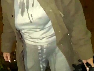 cracky fingers her bum outdoors