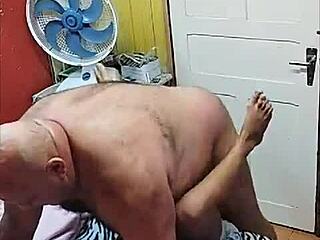 Tiuzao And Horny Girl Teasing In Garage, Clothes Ripped For Striptease With Old Man