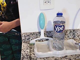 Boss bodybuilder fucks trimmed pussy and ass in kitchen with monster cock