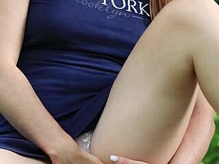 Watching a sexy voyeur masturbating her pussy in the park