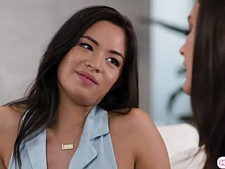 Big Tits Latina Pussy Licking And Facesitting Milf Neighbor!