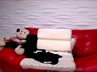 Hot Mixed Girl Plays With Vibrator On Webcam