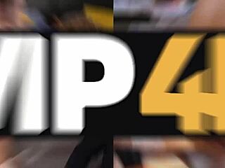 Muevo mi culo frente a mi hermanastro para que me folle al final se corre dentro de mi