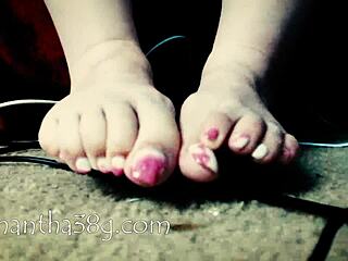 Watch this xmas bbw flaunting her big boobs on cam show archive