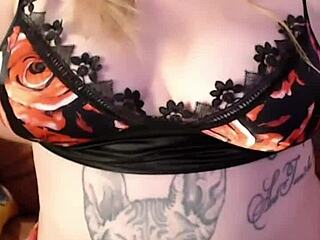 Four Fingers Stretch Hairy Mature Pussy