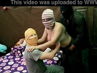 mi novia invito a su amigo y terminamos follando los tres en casa