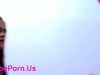 德国小妞初尝老女人女同性爱录像