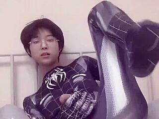 性感男同志18+蜘蛛侠式撸管？