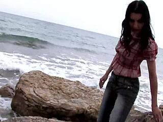 戶外玩完後她興奮俏臉享用大雞巴