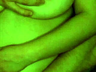 勾引巨乳女友粗揉骚逼！