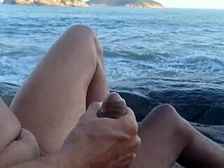 海滩大基佬群趴无套肛爆精液直流