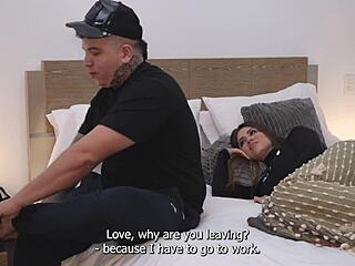 sara blonde se folla al hermaastro de su marido cornudo