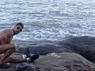 海滩大基佬群趴无套肛爆精液直流