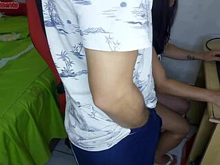 a patroa works her wet pussy to avoid complaints