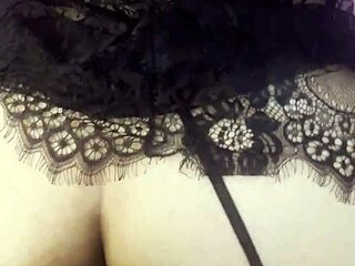 Cogidota de a perrito afortunado de pito chico se coge por fin a su amiga?