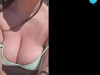 嘿想看公共海滩裸上粉嫩骚逼吗？