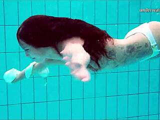 Hot Tits and Shaved Pussy Underwater