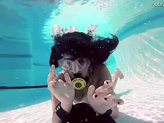 Brita Piskova Masturbates Underwater In Pool