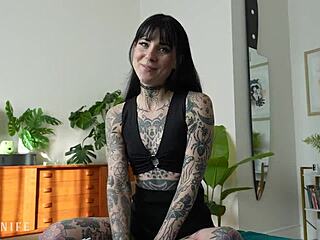 Alternative beauty gets naughty with step sisters’ best friend