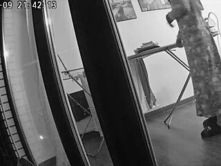 真人出轨人妻办公室偷干朋友！