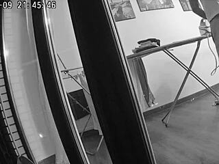 真人出轨人妻办公室偷干朋友！