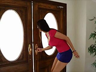 Mexican exterminator fucks Eva Karera's huge tits