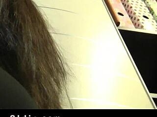 老头教黑发大奶少女卧室狂野技巧