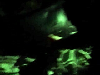 床上逮到小偷顺势操翻她肛交内射