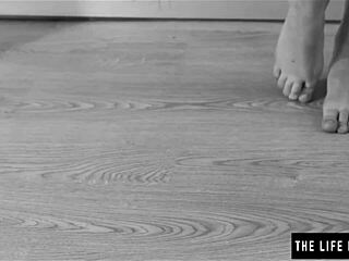 Skinny redhead gets off with kitchen solo session