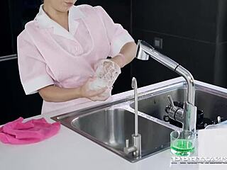 Yo, Russian babe Kandy Kors takes double facial action!