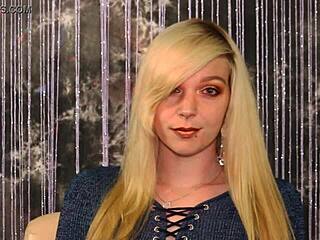 Redhead gamergirl Roxy in slow motion video without clothes on