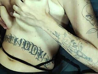 Namorado safado fode a mulher e o amigo gay