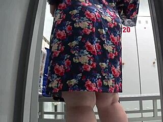 spying on a mature milf with juicy ass at pool locker room!