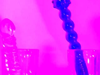 Ruiva fuma cigarro fucks dotado.