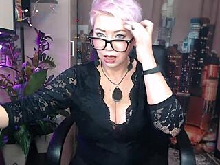 Hey, StepMom, Show Off That Bikini Body for the Contest!