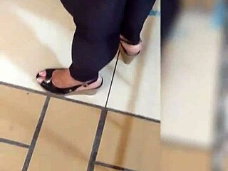 Public showing of the big ass of a mature woman in Lima