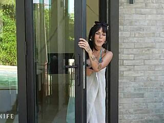 Goth French Babe Effy Cutie Needs Help with Bikini for Sensual Fuck