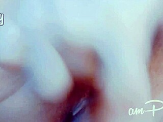 Amateur Asian Pussy Fingering Close-Up!